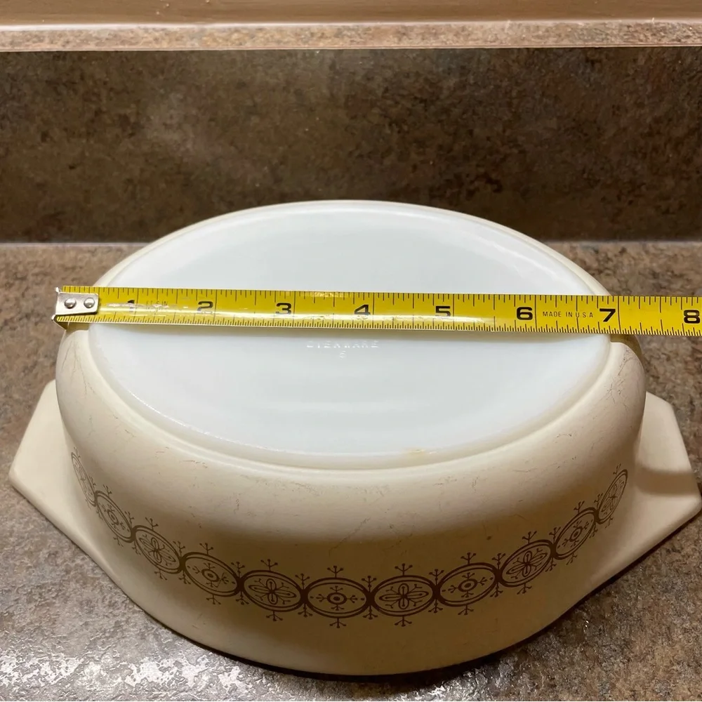 Pyrex Vintage Olive Medallion 043 1 1/2 Quart Bakeware